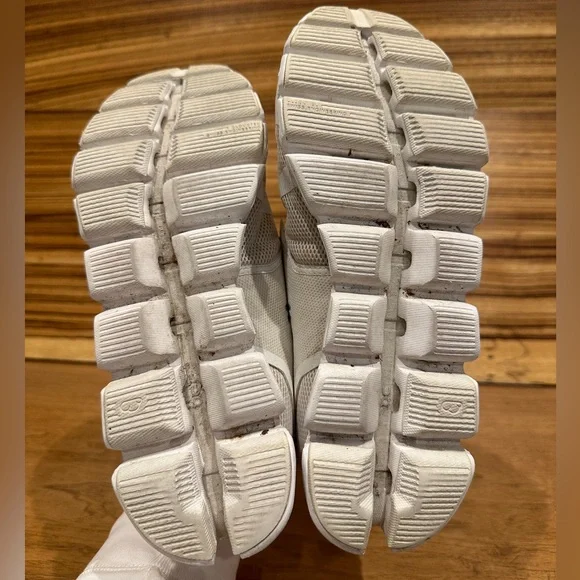 On Running Cloud Sneaker size 6.5